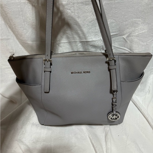 Michael Kors gray  shoulder bag - Picture 1 of 2